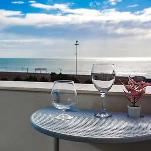 poseidon-beach-apartment-parking-by-cadiz4rentals.es-andalucia.com/